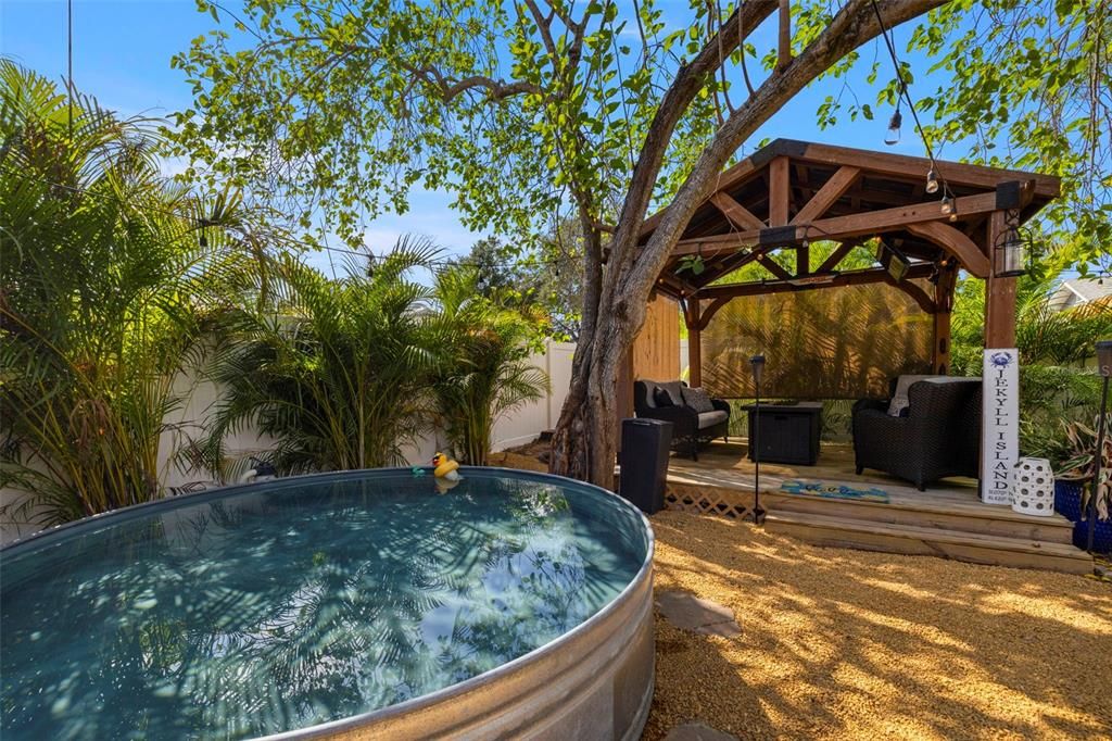 Active With Contract: $435,000 (3 beds, 2 baths, 1168 Square Feet)