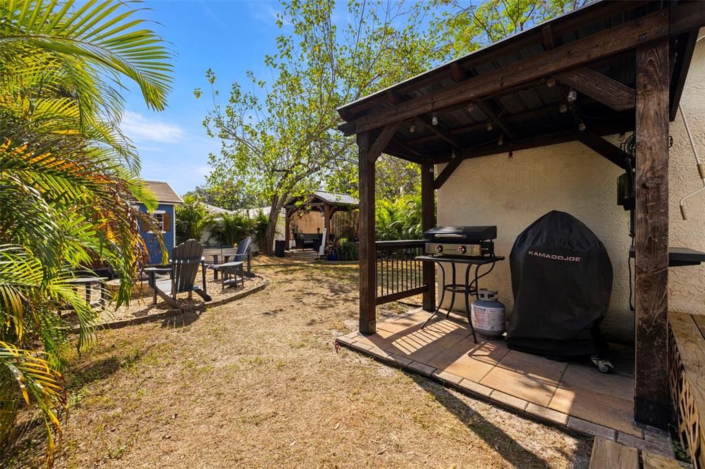 Active With Contract: $435,000 (3 beds, 2 baths, 1168 Square Feet)