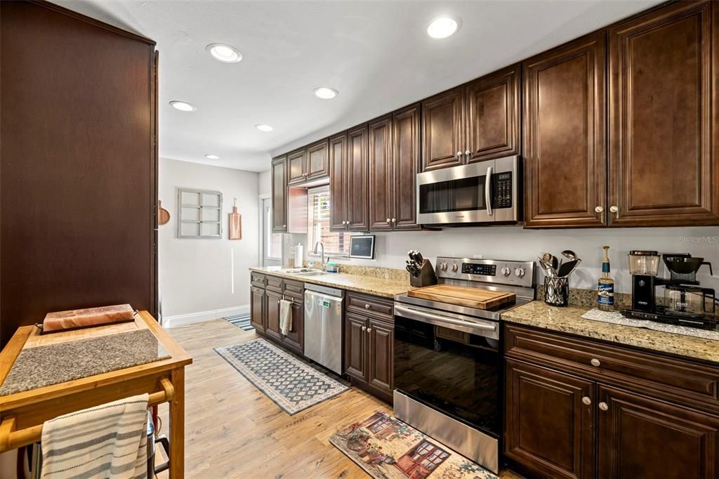 Active With Contract: $435,000 (3 beds, 2 baths, 1168 Square Feet)