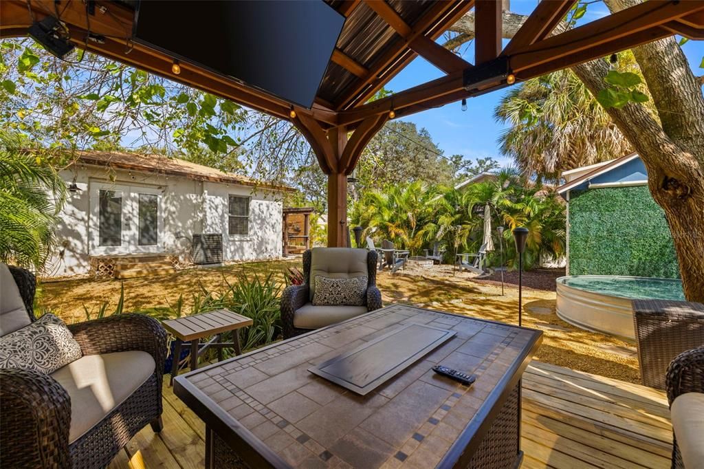 Active With Contract: $435,000 (3 beds, 2 baths, 1168 Square Feet)