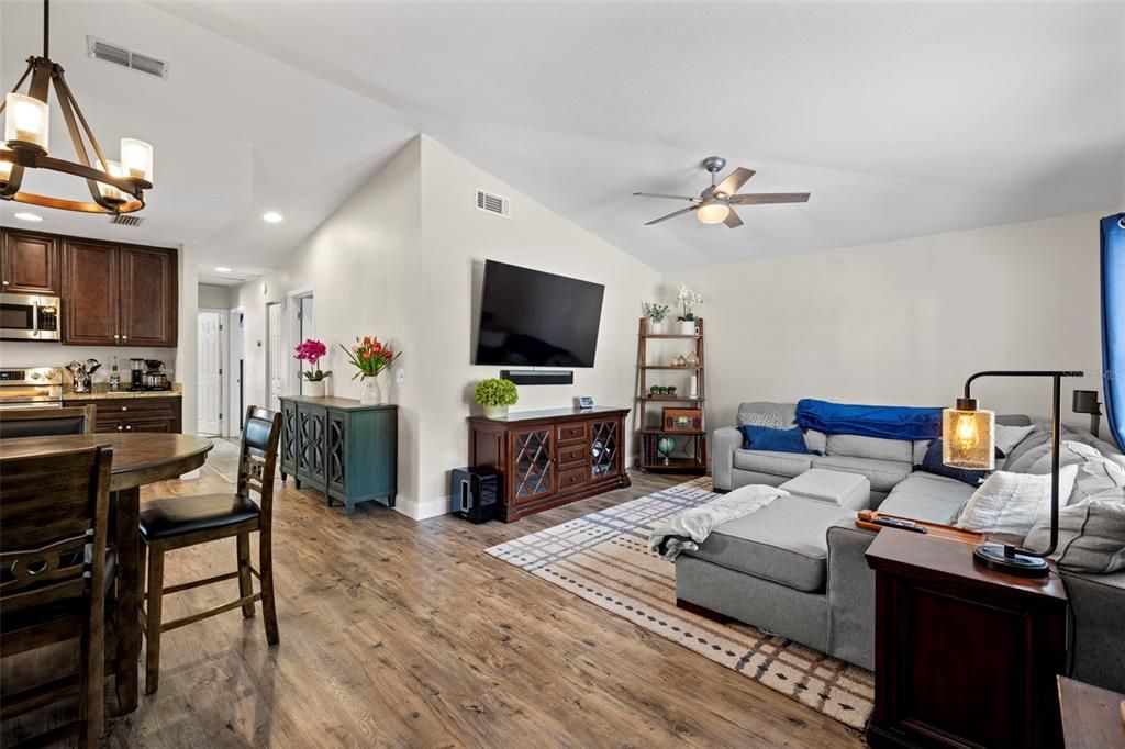 Active With Contract: $435,000 (3 beds, 2 baths, 1168 Square Feet)