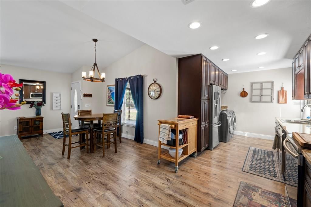 Active With Contract: $435,000 (3 beds, 2 baths, 1168 Square Feet)