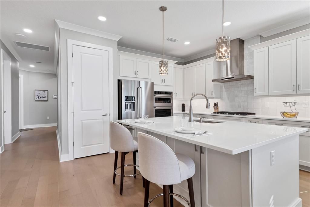 Active With Contract: $457,900 (3 beds, 2 baths, 1596 Square Feet)