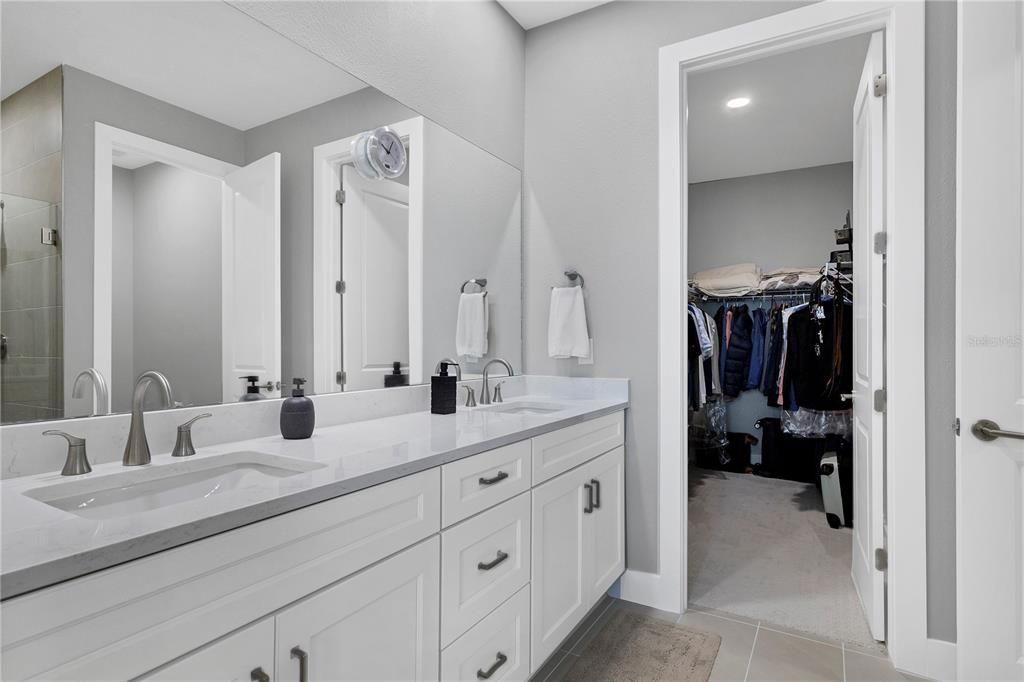 Active With Contract: $457,900 (3 beds, 2 baths, 1596 Square Feet)