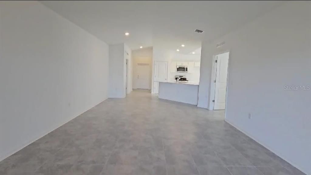 出租: $1,970 (4 贝兹, 2 浴室, 1850 平方英尺)