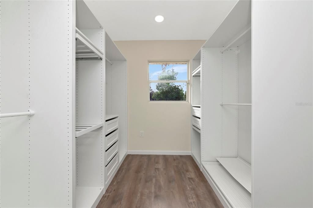 For Sale: $574,999 (3 beds, 2 baths, 1568 Square Feet)