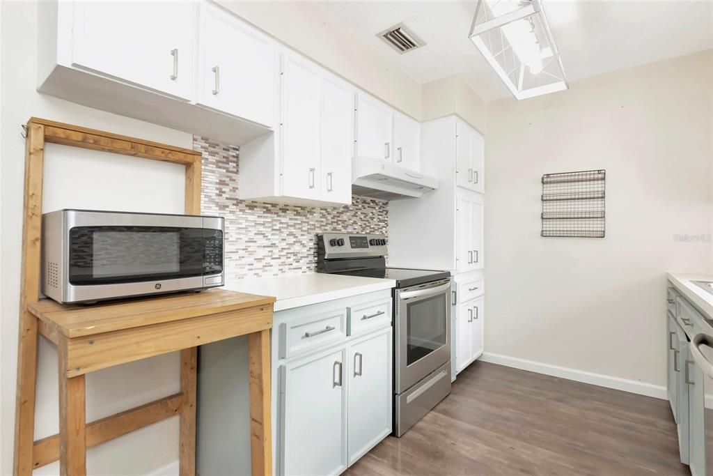 For Sale: $574,999 (3 beds, 2 baths, 1568 Square Feet)