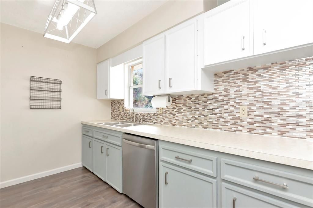 For Sale: $574,999 (3 beds, 2 baths, 1568 Square Feet)