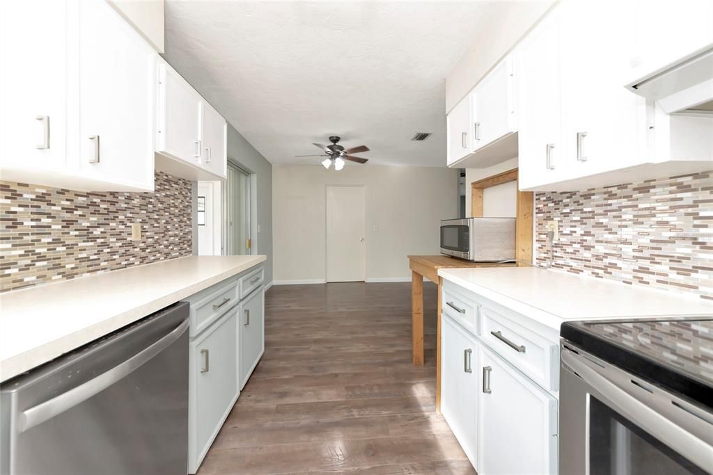 For Sale: $574,999 (3 beds, 2 baths, 1568 Square Feet)