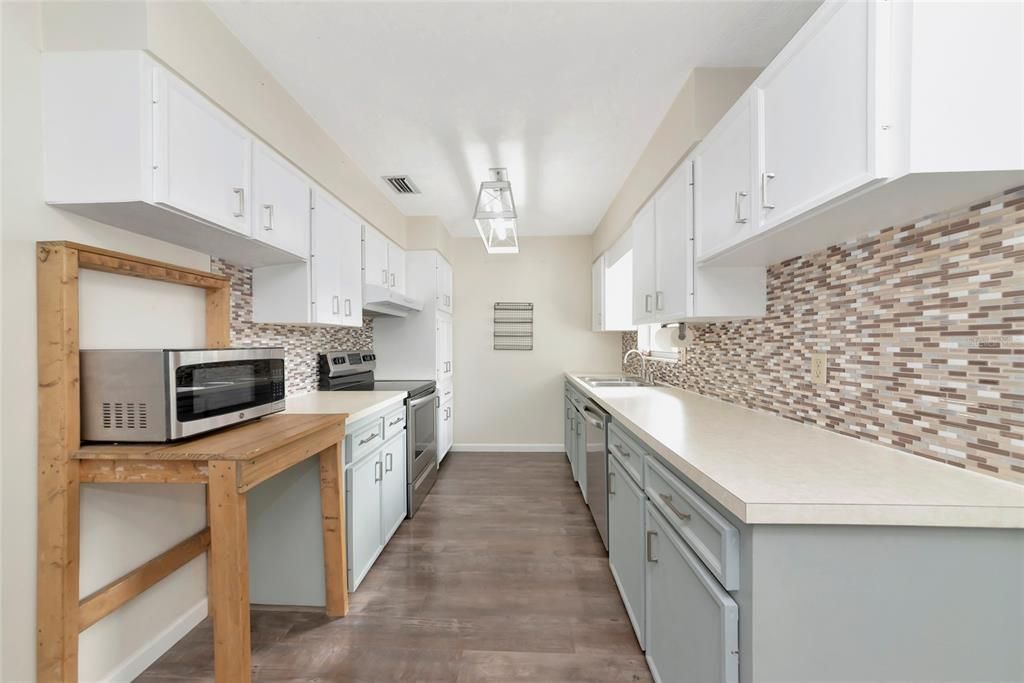 For Sale: $574,999 (3 beds, 2 baths, 1568 Square Feet)