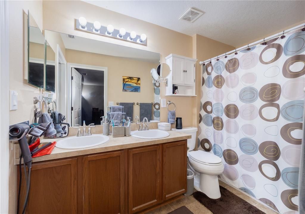 En Renta: $2,500 (4 camas, 2 baños, 1934 Pies cuadrados)