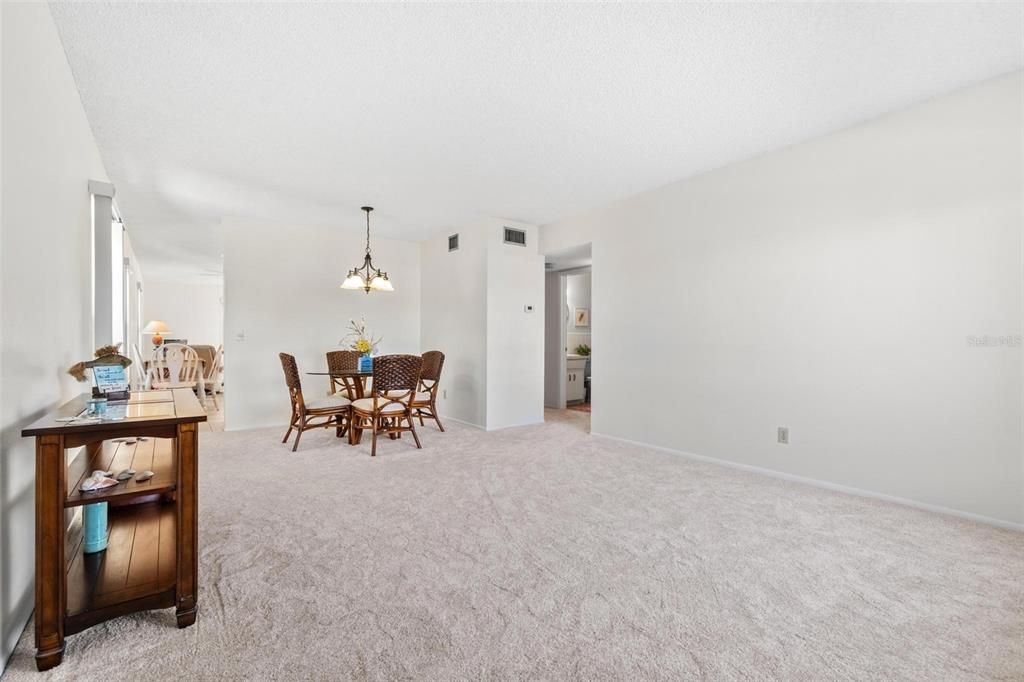 Active With Contract: $149,750 (2 beds, 2 baths, 1100 Square Feet)