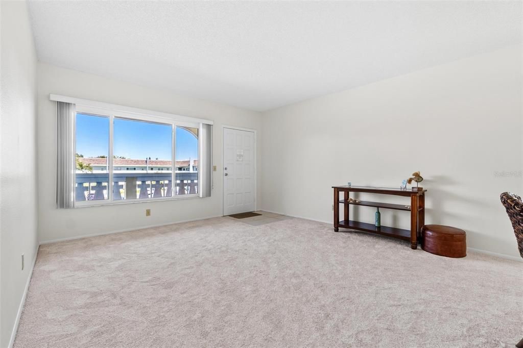 Active With Contract: $149,750 (2 beds, 2 baths, 1100 Square Feet)