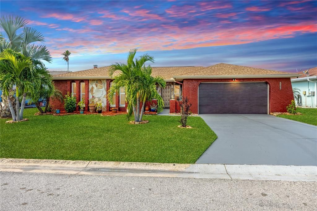 For Sale: $459,000 (3 beds, 2 baths, 1624 Square Feet)