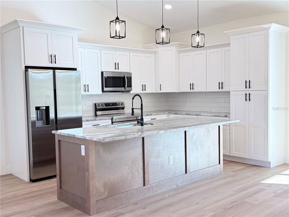 For Sale: $344,000 (3 beds, 2 baths, 1556 Square Feet)