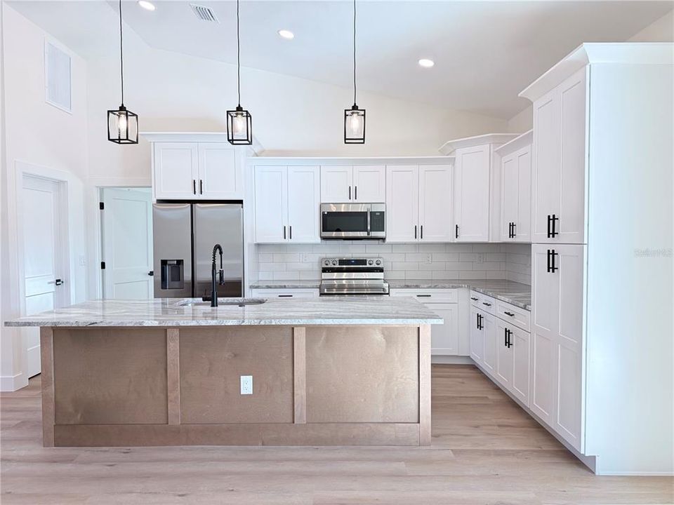 For Sale: $344,000 (3 beds, 2 baths, 1556 Square Feet)