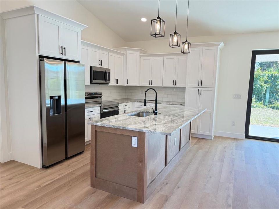 For Sale: $344,000 (3 beds, 2 baths, 1556 Square Feet)