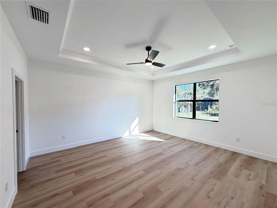 For Sale: $344,000 (3 beds, 2 baths, 1556 Square Feet)