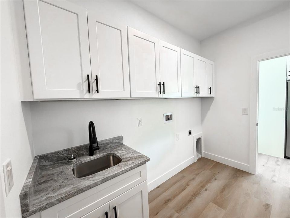 For Sale: $344,000 (3 beds, 2 baths, 1556 Square Feet)