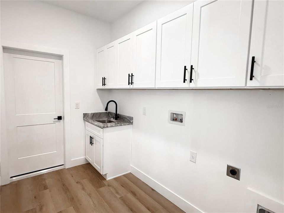 For Sale: $344,000 (3 beds, 2 baths, 1556 Square Feet)