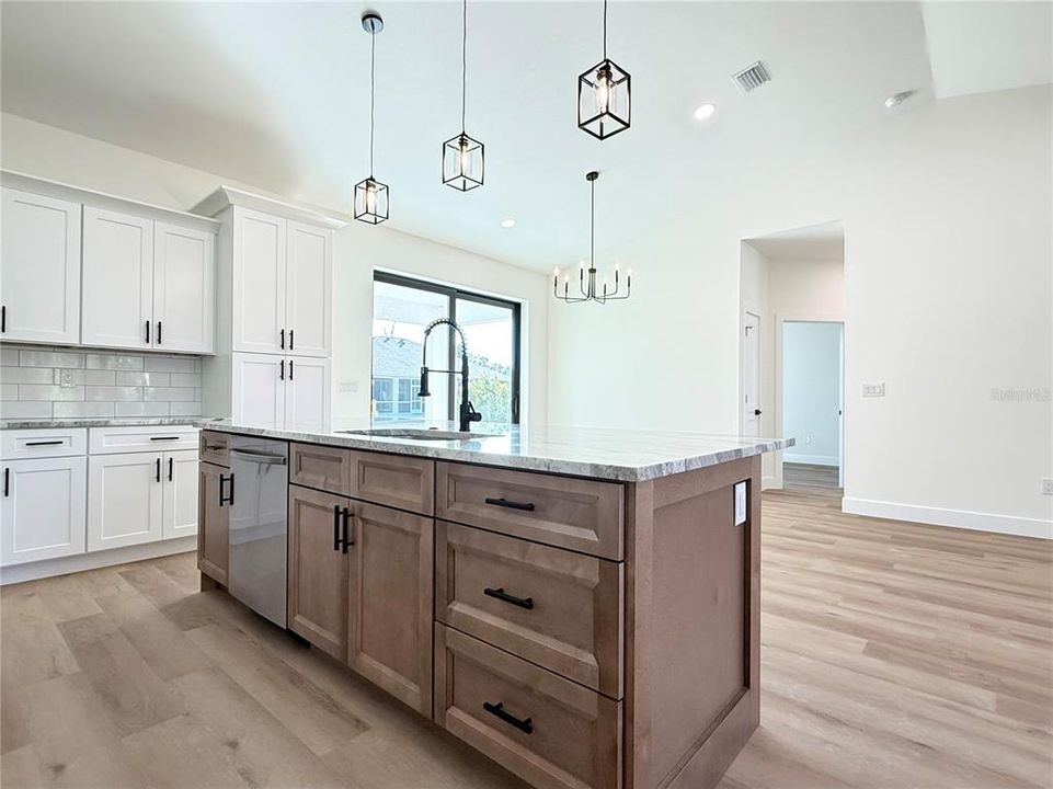 For Sale: $344,000 (3 beds, 2 baths, 1556 Square Feet)