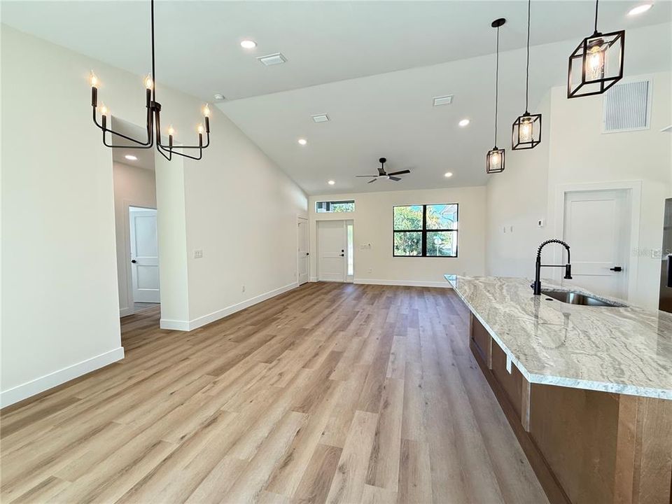 For Sale: $344,000 (3 beds, 2 baths, 1556 Square Feet)