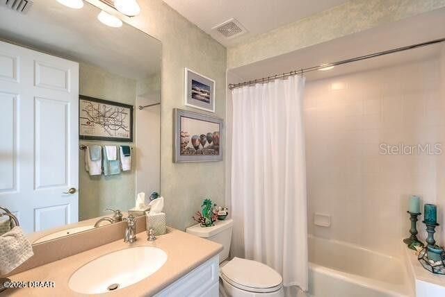 合同活跃: $350,000 (2 贝兹, 2 浴室, 1339 平方英尺)