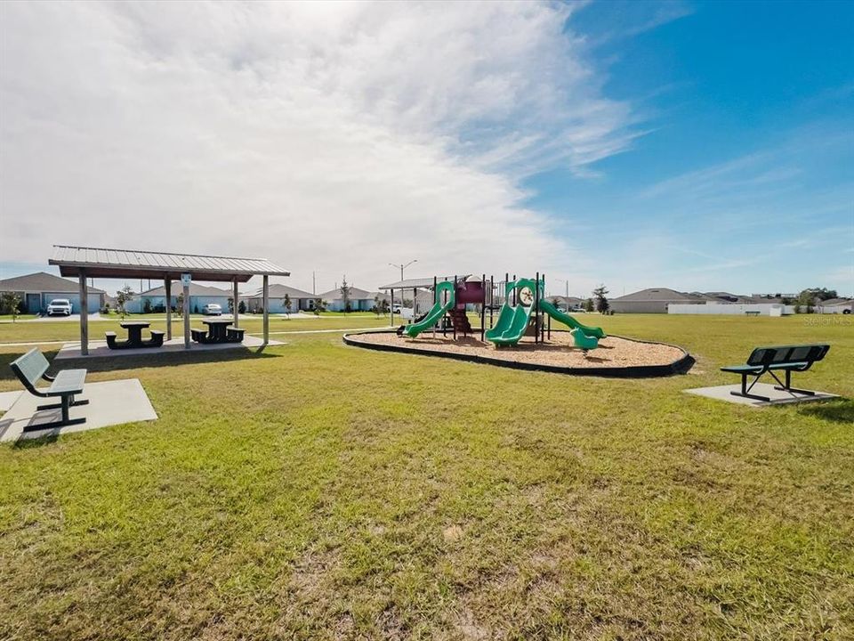 На продажу: $325,000 (4 спален, 2 ванн, 1791 Квадратных фут)