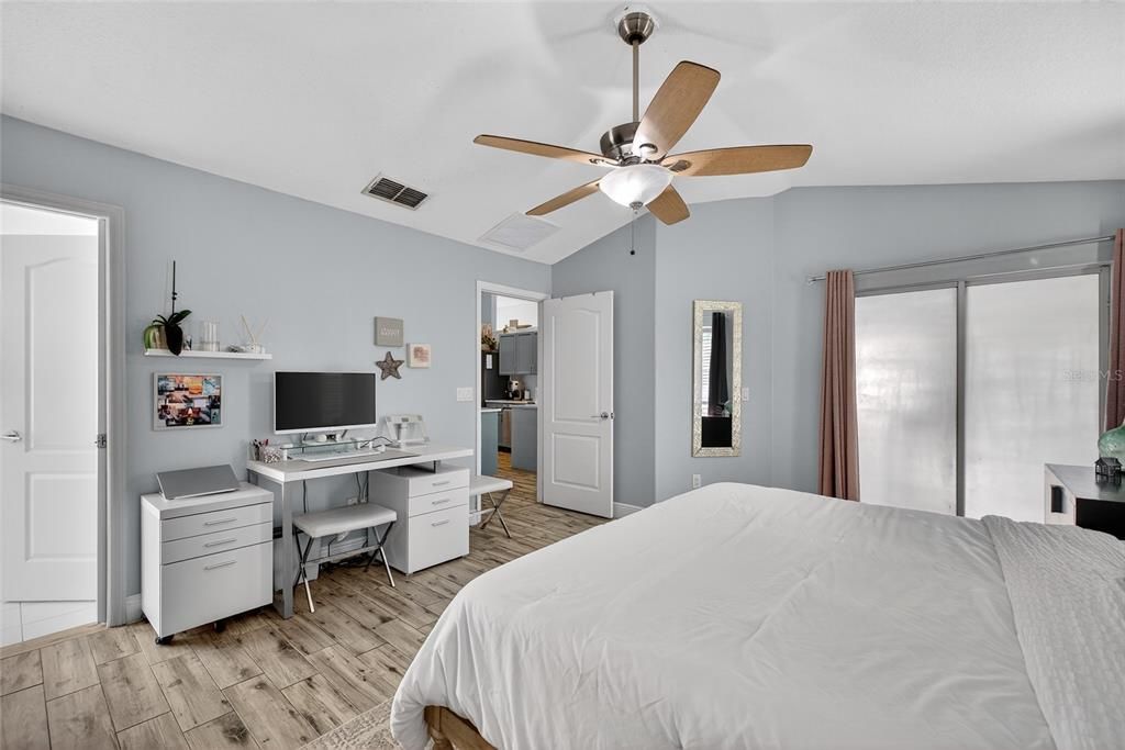 Под контрактом: $345,990 (4 спален, 2 ванн, 1802 Квадратных фут)