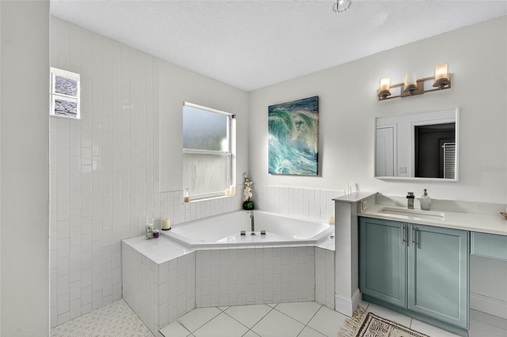 Под контрактом: $345,990 (4 спален, 2 ванн, 1802 Квадратных фут)