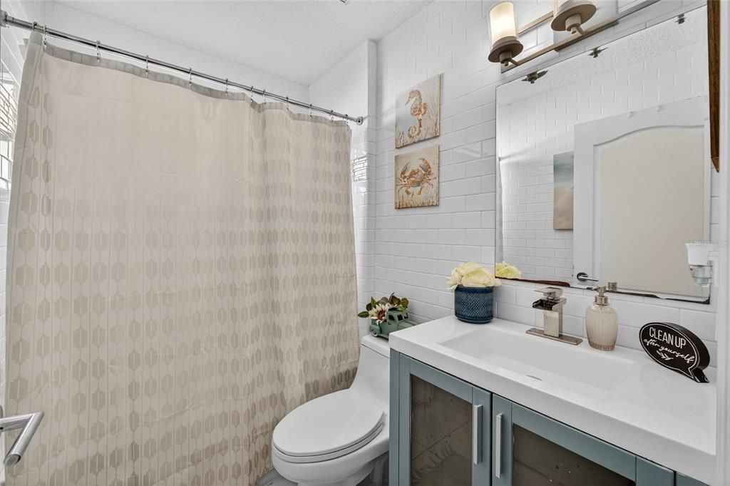 Под контрактом: $345,990 (4 спален, 2 ванн, 1802 Квадратных фут)