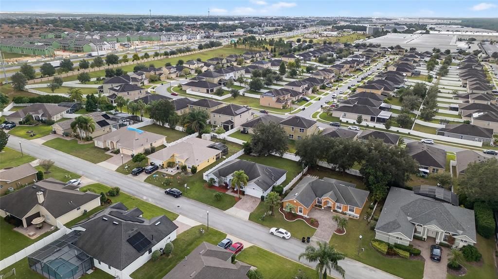 Под контрактом: $345,990 (4 спален, 2 ванн, 1802 Квадратных фут)