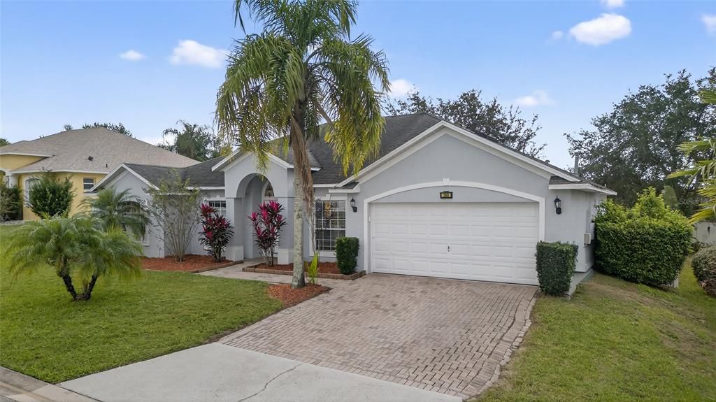 Под контрактом: $345,990 (4 спален, 2 ванн, 1802 Квадратных фут)