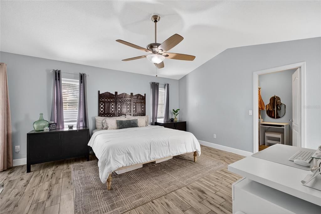 Под контрактом: $345,990 (4 спален, 2 ванн, 1802 Квадратных фут)