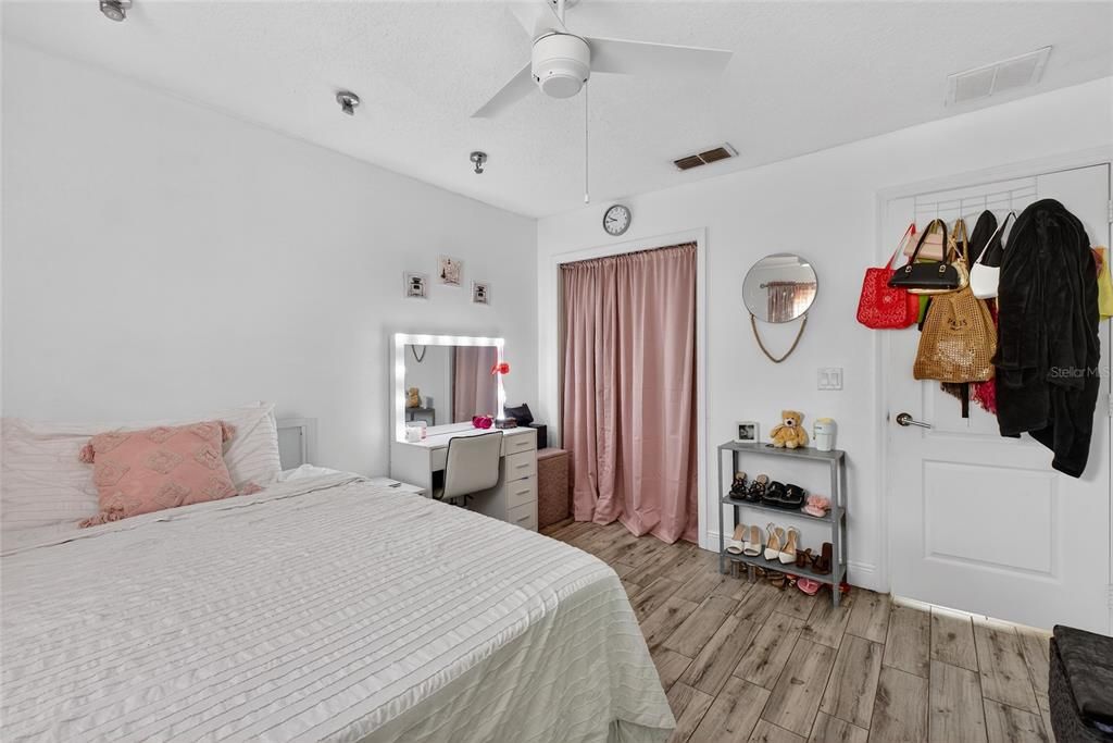 Под контрактом: $345,990 (4 спален, 2 ванн, 1802 Квадратных фут)