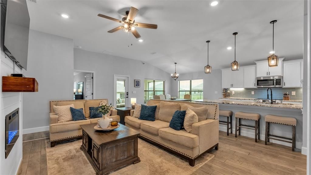 待售: $424,000 (3 贝兹, 2 浴室, 1970 平方英尺)