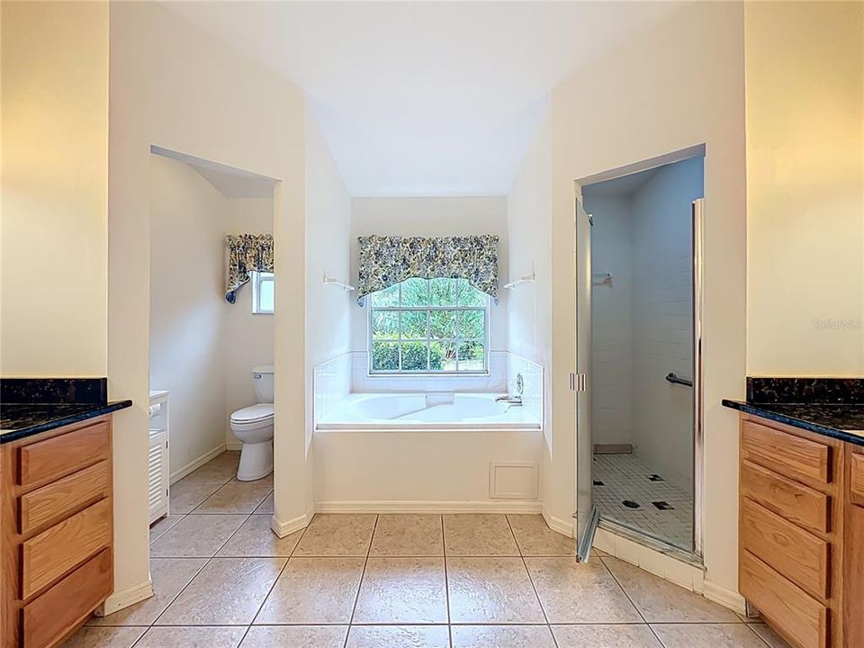 合同活跃: $279,000 (3 贝兹, 2 浴室, 1720 平方英尺)