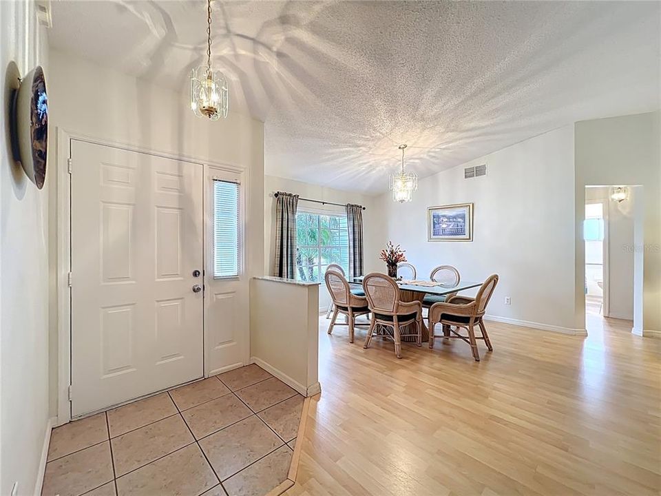 合同活跃: $279,000 (3 贝兹, 2 浴室, 1720 平方英尺)