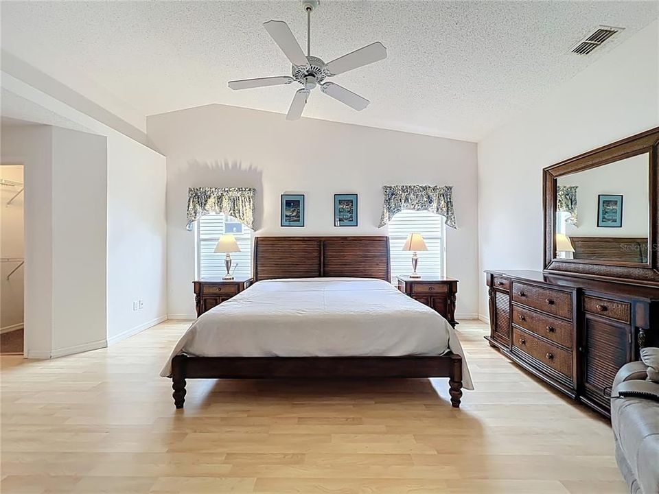 合同活跃: $279,000 (3 贝兹, 2 浴室, 1720 平方英尺)