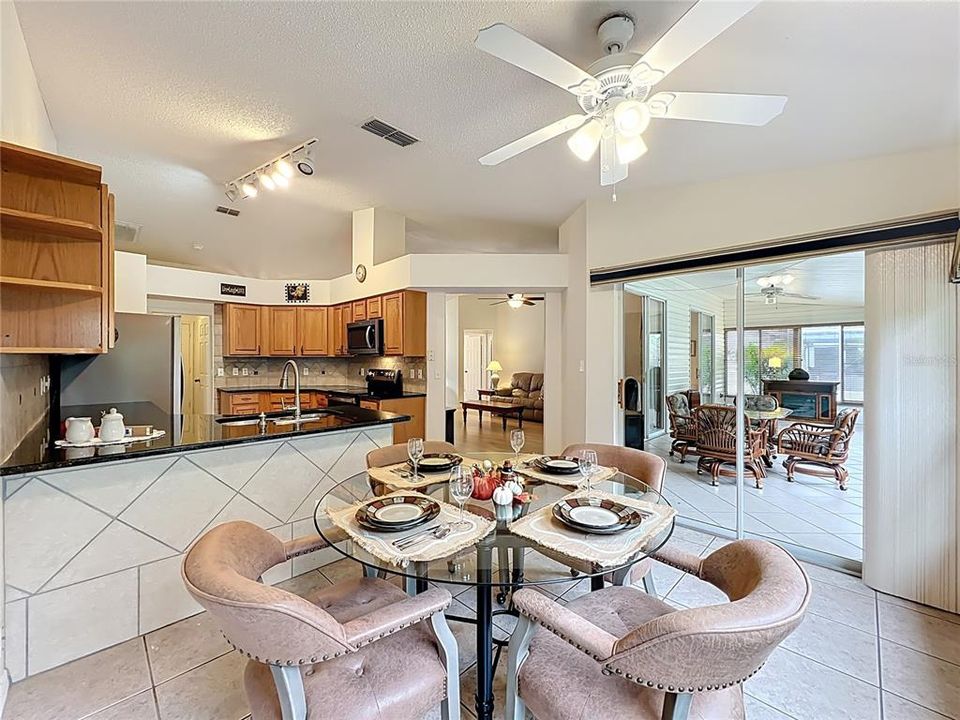 合同活跃: $279,000 (3 贝兹, 2 浴室, 1720 平方英尺)