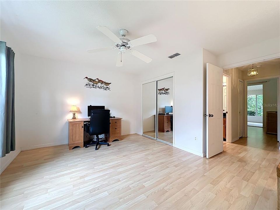 合同活跃: $279,000 (3 贝兹, 2 浴室, 1720 平方英尺)