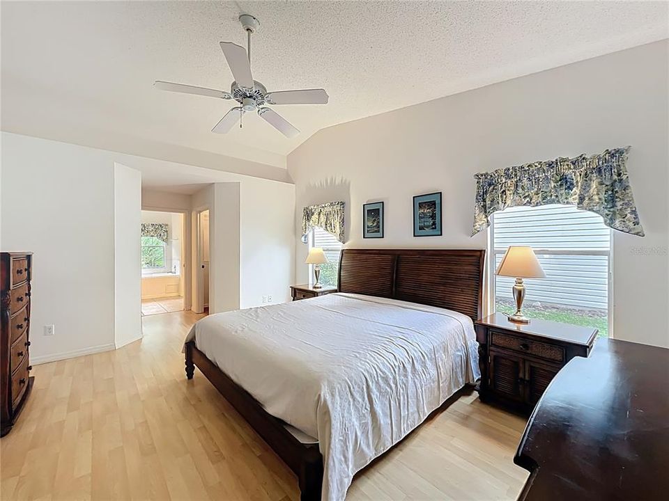 合同活跃: $279,000 (3 贝兹, 2 浴室, 1720 平方英尺)