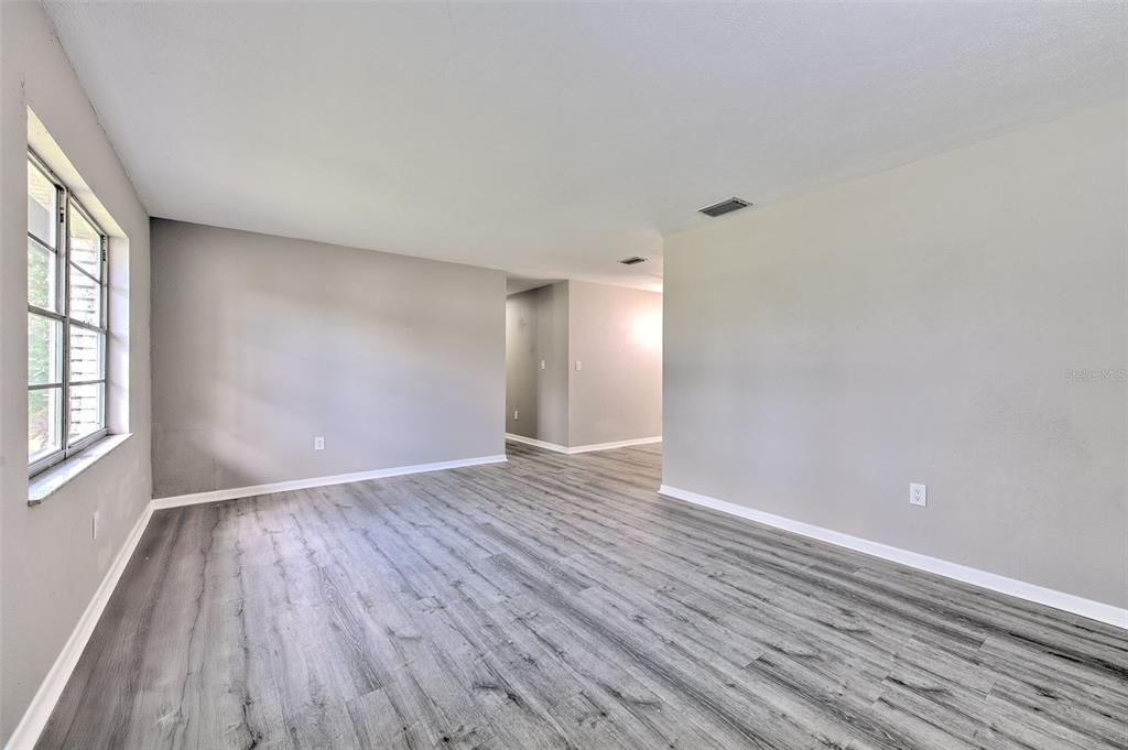 Active With Contract: $299,900 (3 beds, 2 baths, 1404 Square Feet)