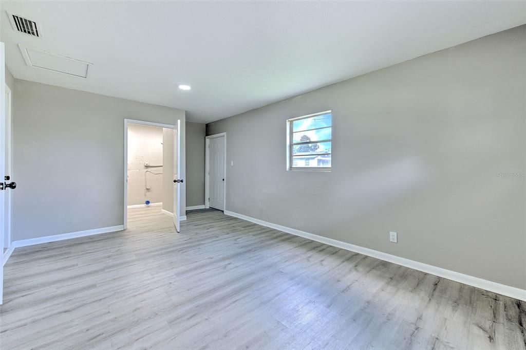 Active With Contract: $299,900 (3 beds, 2 baths, 1404 Square Feet)