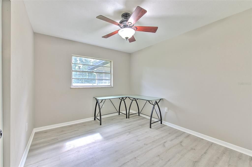 Active With Contract: $299,900 (3 beds, 2 baths, 1404 Square Feet)