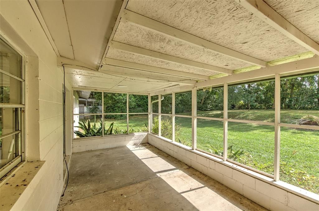 Active With Contract: $299,900 (3 beds, 2 baths, 1404 Square Feet)