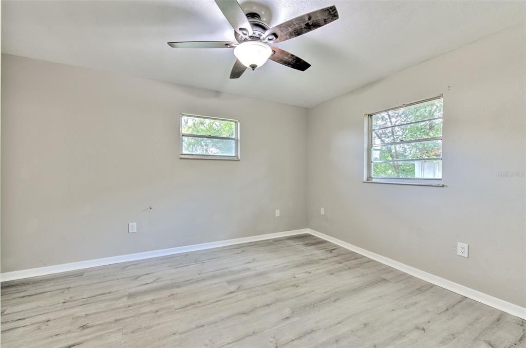 Active With Contract: $299,900 (3 beds, 2 baths, 1404 Square Feet)