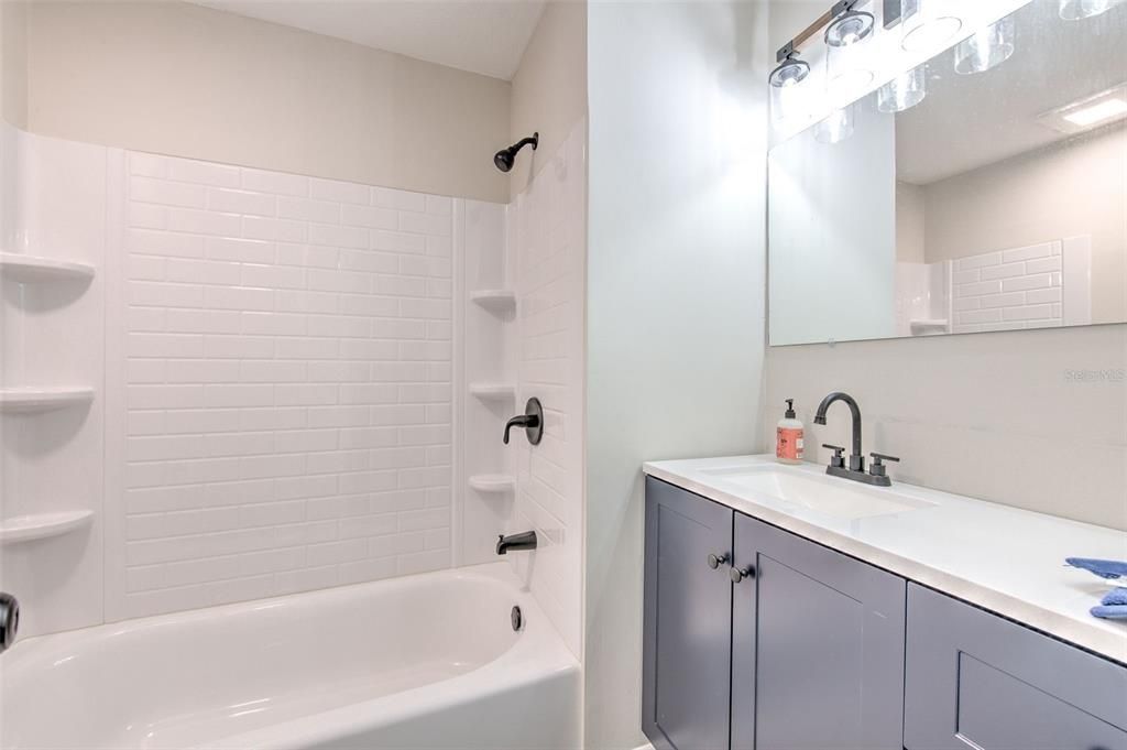 Active With Contract: $299,900 (3 beds, 2 baths, 1404 Square Feet)