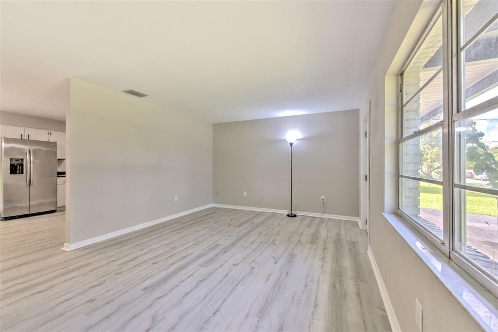 Active With Contract: $299,900 (3 beds, 2 baths, 1404 Square Feet)