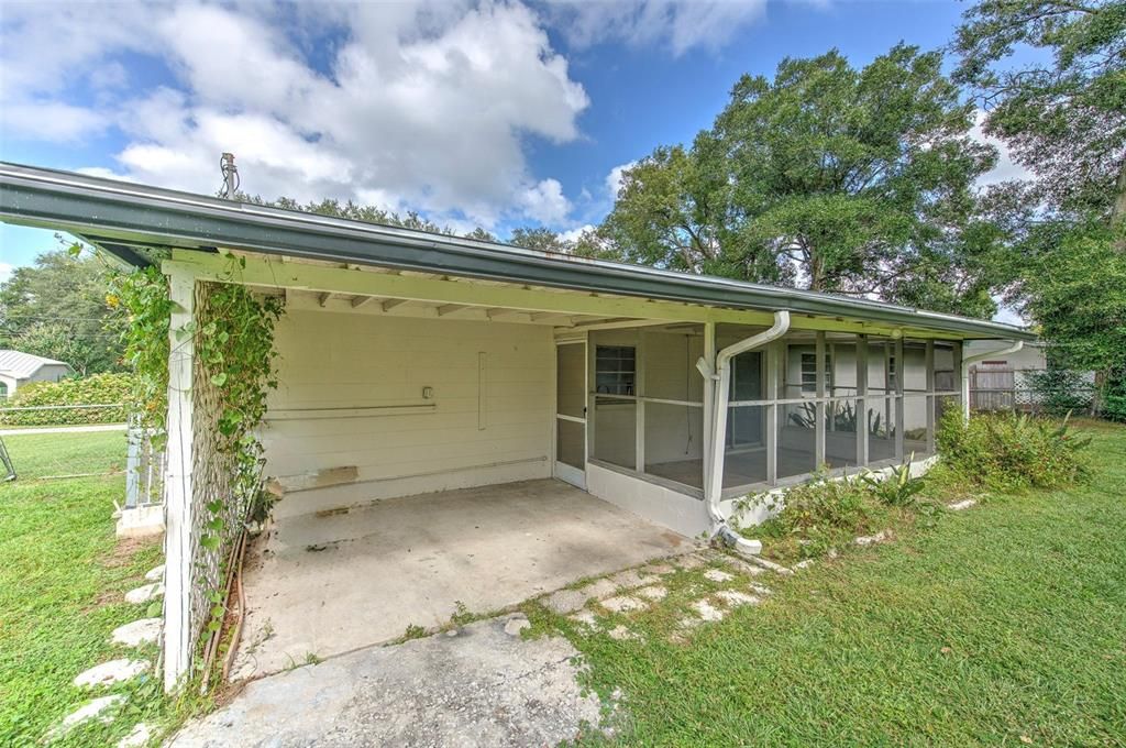 Active With Contract: $299,900 (3 beds, 2 baths, 1404 Square Feet)